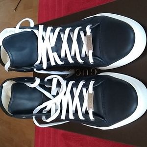 Authentic Men's Gucci Sneakers, Sz 10, Navy Blue. PRICE SET FIRM